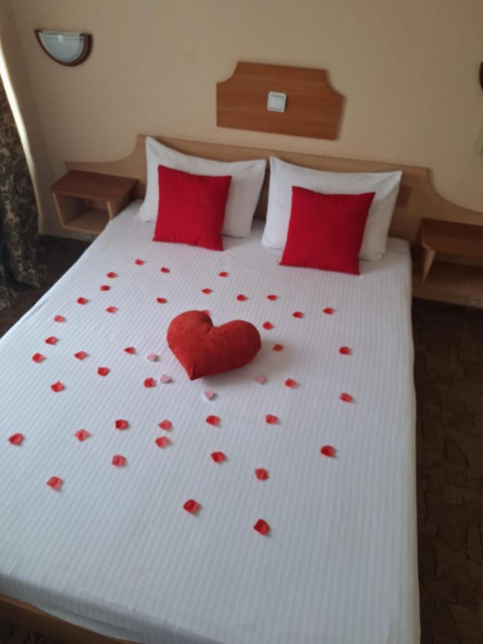 Ilek Hotel, Гостиница ИЛЕК Актобе Екстериор снимка