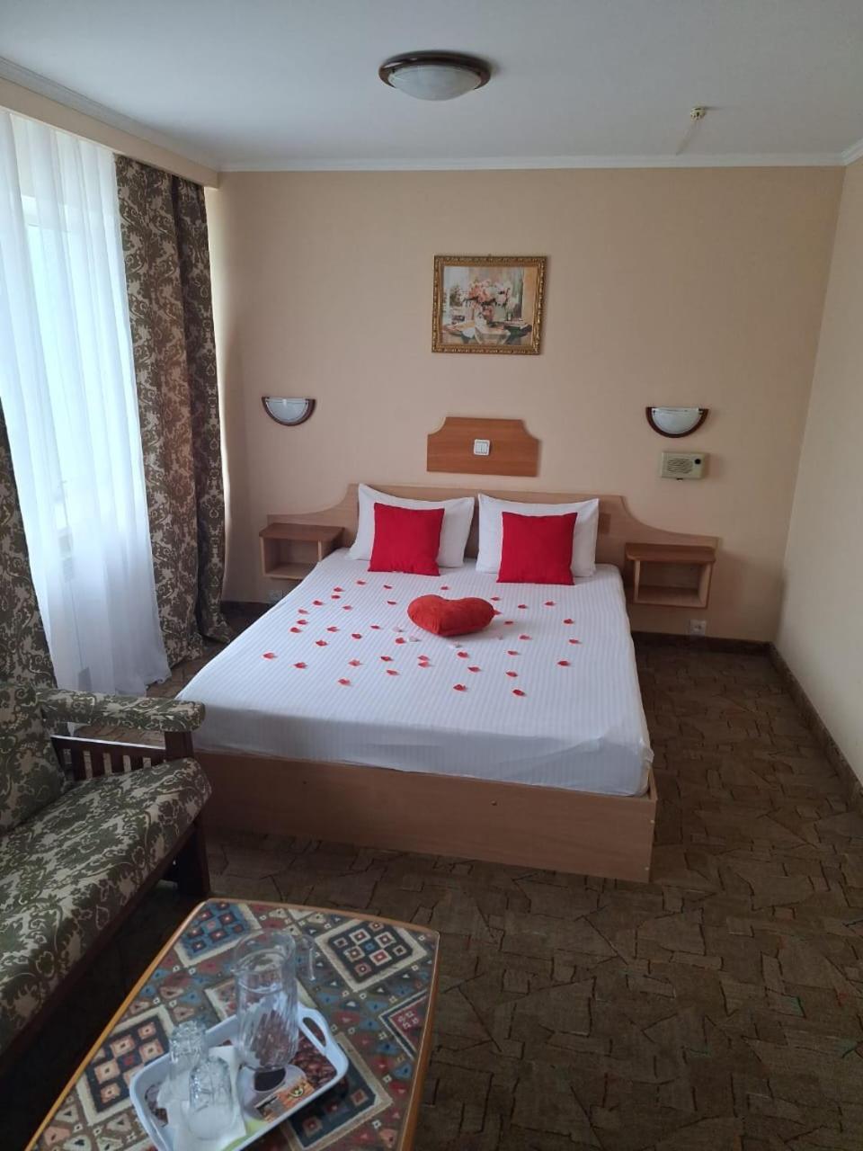 Ilek Hotel, Гостиница ИЛЕК Актобе Екстериор снимка